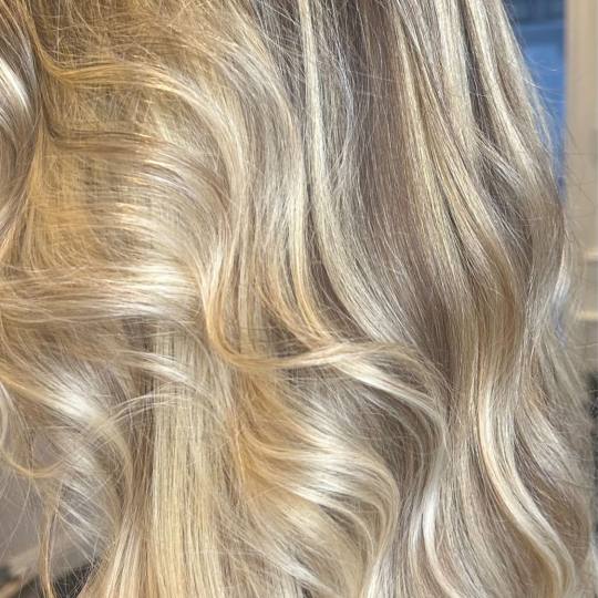 Esthetique Privé #beograd Pramenovi Pramenovi na foliju +Preliv + Feniranje +Šišanje +Black Cavia