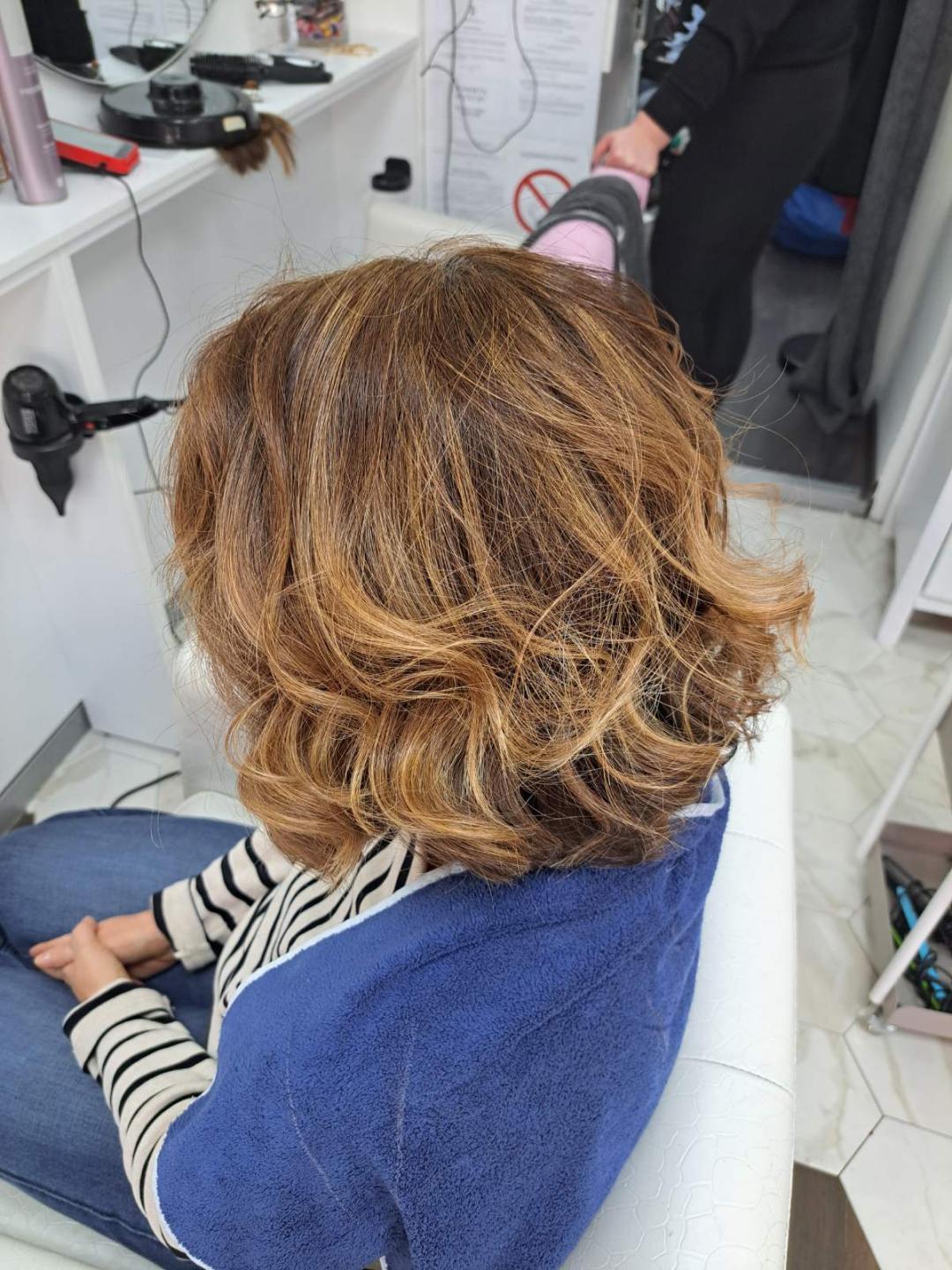 Pramenovi na foliju - kosa do ramena - Bella Nova, Beograd Pramenovi Frizerski saloni Pramenovi, Beograd, Vukov spomenik, Đeram