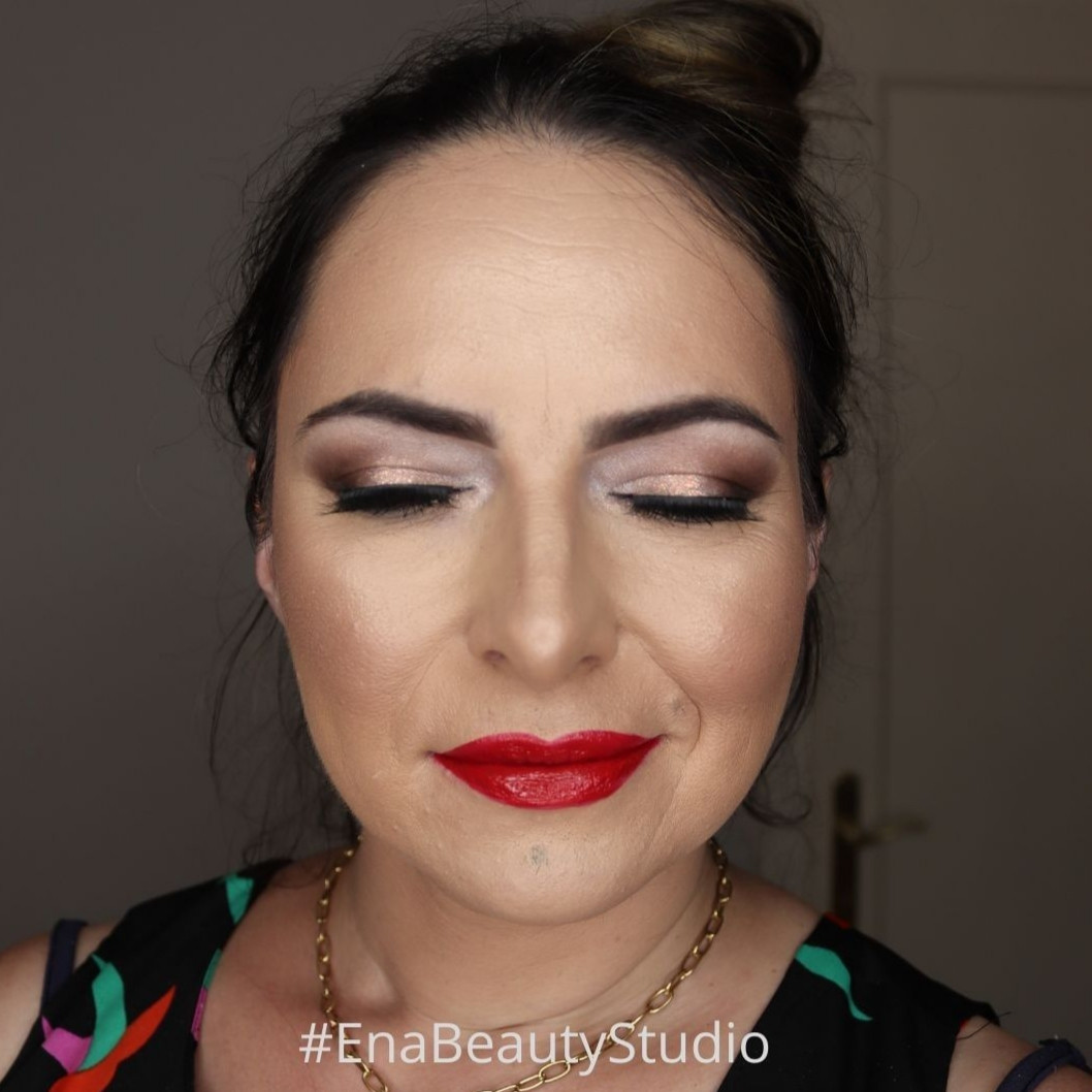 Ena beauty studio #nis Make-up / šminkanje Profesionalno šminkanje + veštačke trepavice