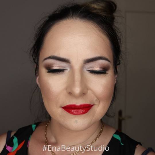Ena beauty studio #nis Make-up / šminkanje Profesionalno šminkanje + veštačke trepavice