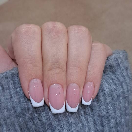 Koncept #smederevo Gel lak Gel lak + french - ruke 💅 Otkrijte najbolji francuski manikir u gradu!