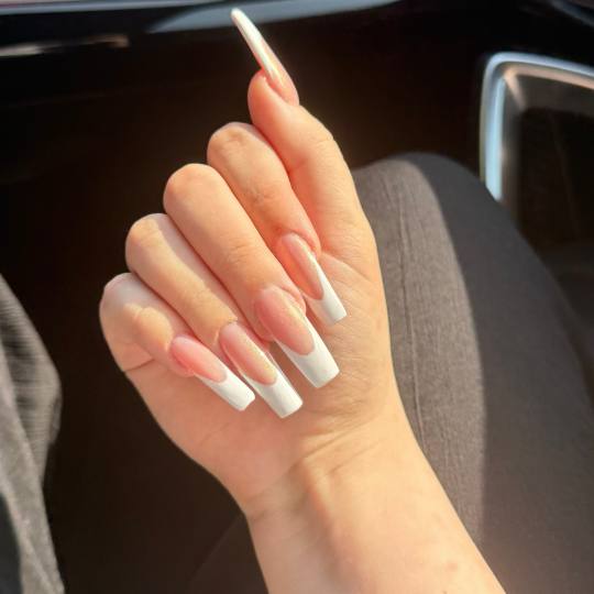 Angelique beauty center #beograd Izlivanje noktiju Izlivanje noktiju - XL dužina Izlivanje, korekci