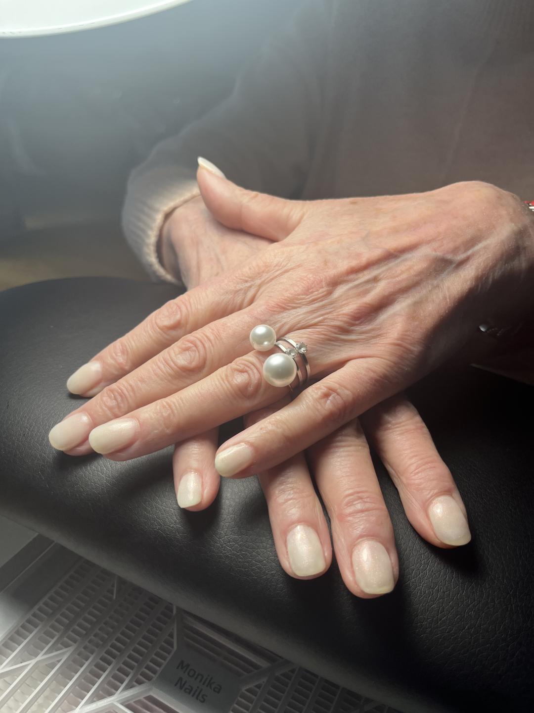 Amelini beauty concept #beograd Gel lak Manikir + gel lak RUBER baza + boja