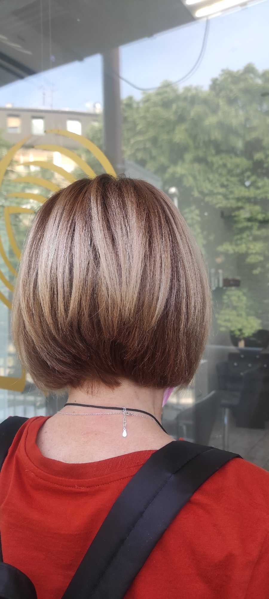 Žensko šišanje + feniranje na ravno / lokne - kratka kosa - Lutka, Beograd Žensko šišanje Frizerski saloni Žensko šišanje, Beograd, Žarkovo, Cerak, Bele vode