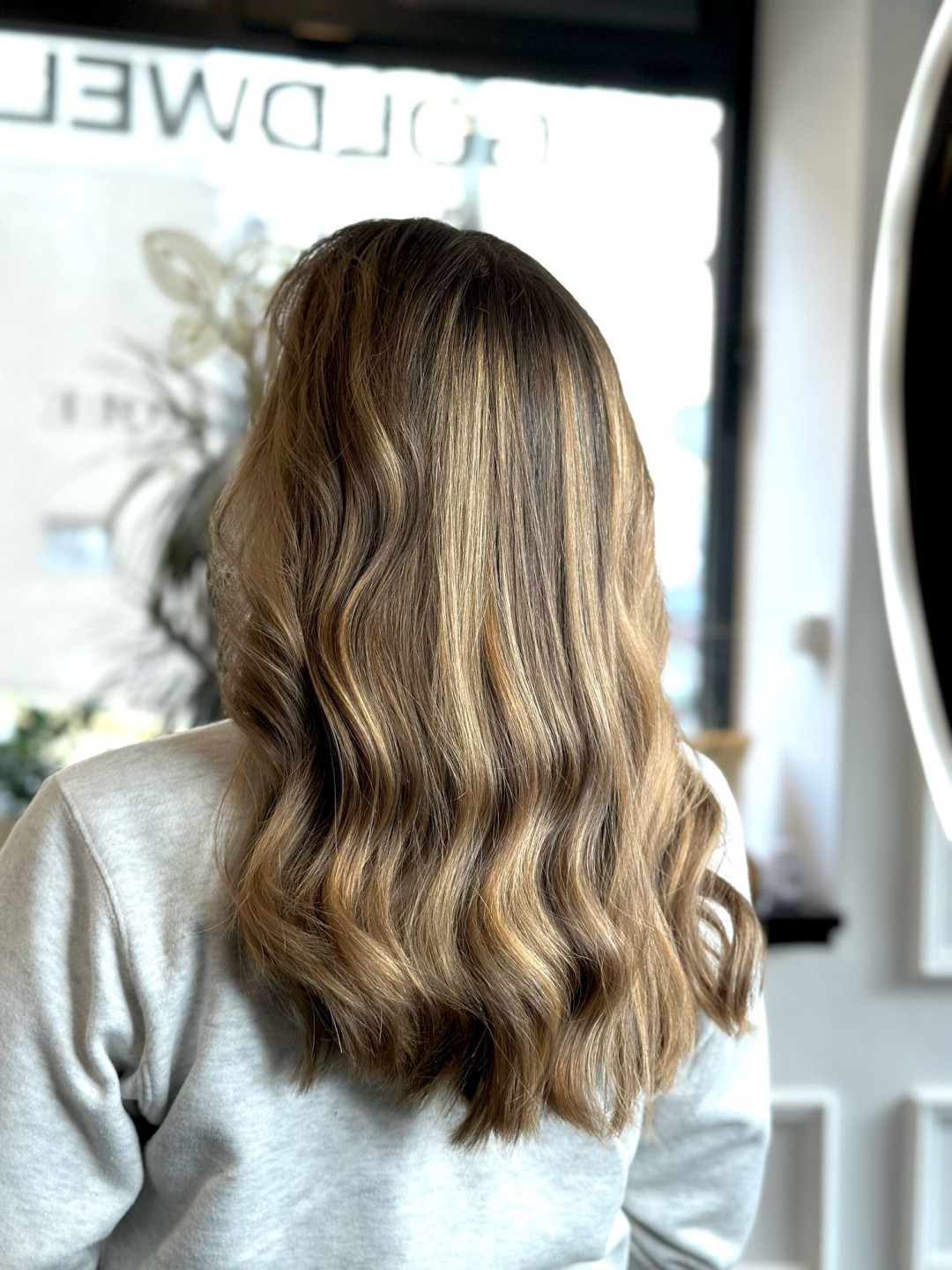 Esthetique Privé #beograd Pramenovi GOLDWELL Površinski pramenovi + preliv + feniranje- kosa srednje dužine