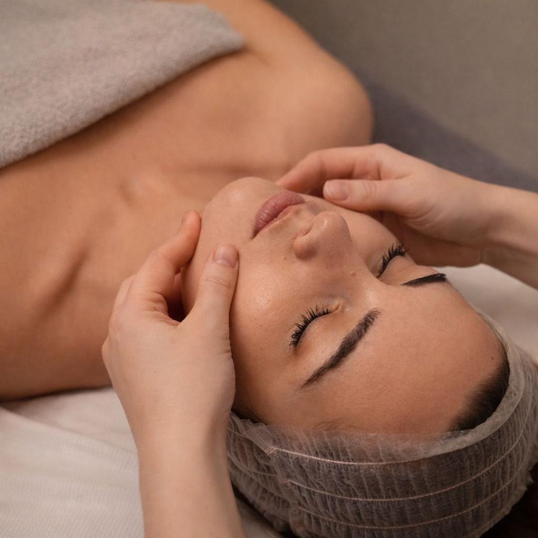 Lifting masaža lica - Relax club, Beograd Lifting / zatezanje kože Lice Lifting / zatezanje kože, Beograd, Novi Beograd Arena