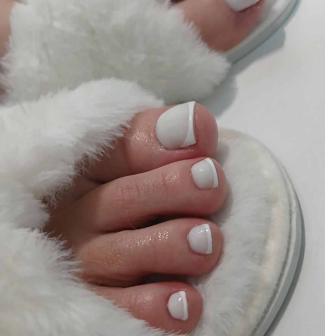 Gel lak noge boja ili frenc + rusko aparatno sređivanje zanoktica - Butik Lepote, Beograd Gel lak Nokti Gel lak, Beograd, Vukov spomenik, Đeram