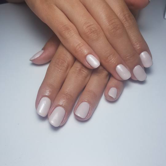 Ena beauty studio #nis Gel lak Trajni lak sa ojacanjem - ruke