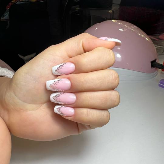 Nini beauty studio #beograd Ojačavanje noktiju Ojačavanje noktiju gelom - S / M dužina