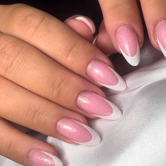 2hot beauty centar #novisad Izlivanje noktiju Izlivanje noktiju gelom - L dužina