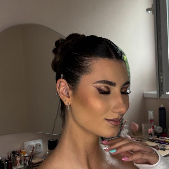 Aura Beauty #beograd Make-up / šminkanje Profesionalno šminkanje - za svečane prilike Profesional
