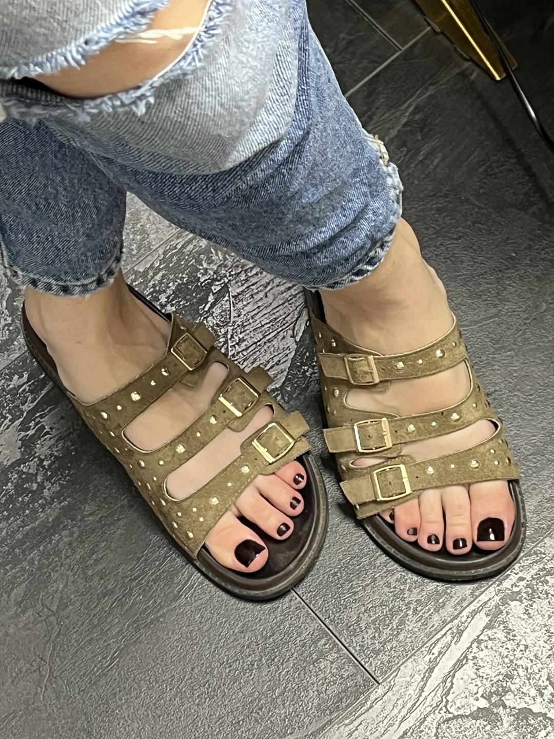 Estetski pedikir + gel lak - Belle Ana, Beograd Estetski pedikir Nokti Estetski pedikir, Beograd, Vračar, Čubura, Crveni krst