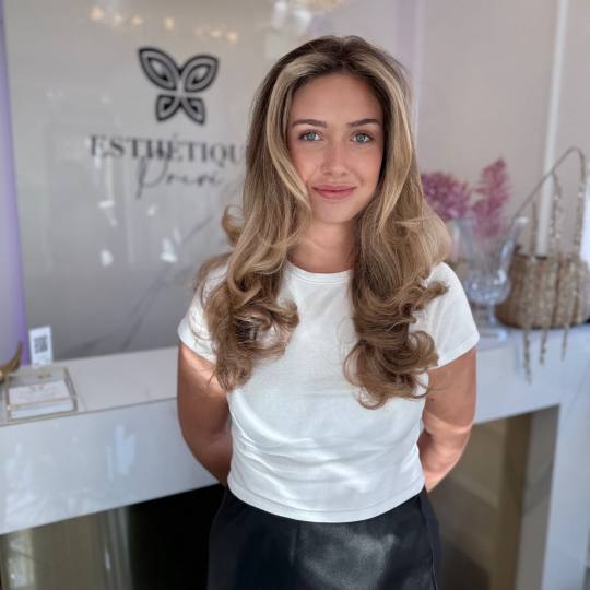 Esthetique Privé #beograd Ombre, sombre, balayage Balayage + Preliv +Feniranje + Šišanje +Black C