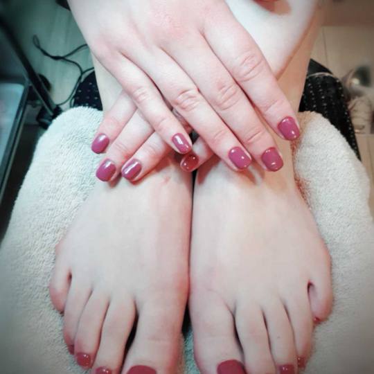 Bibi beauty centar #beograd Estetski pedikir Estetski pedikir + gel lak pedikir i manikir sa gel lak