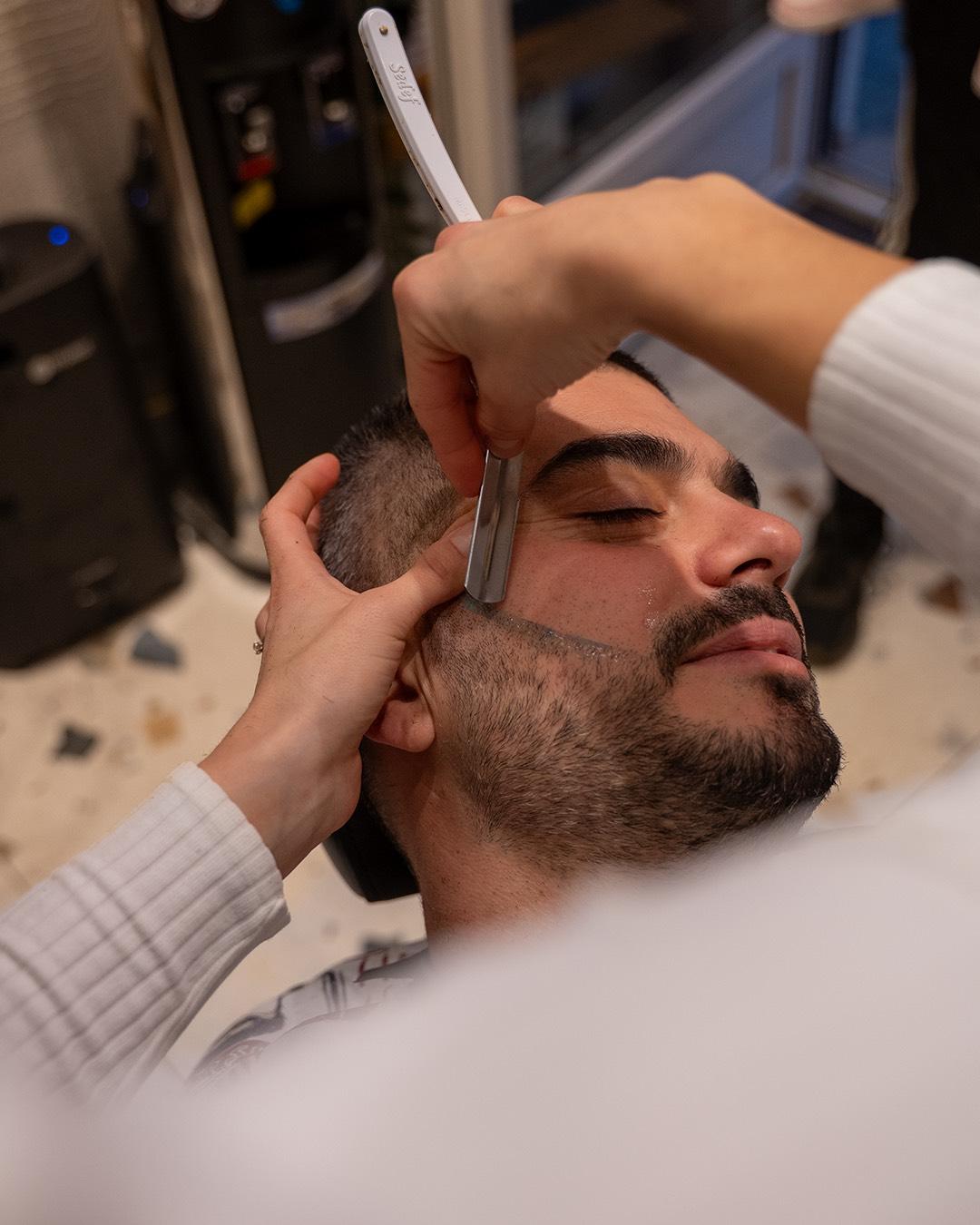 Sređivanje brade - Blok Barber Shop, Beograd Berberin Muški frizeri Berberin, Beograd, Novi Beograd blokovi, Belville, Savski kej