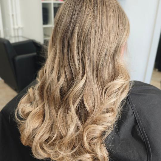 Kotenkova Studio & Education #beograd Pramenovi Blond tehnike cele dužine - duga kosa