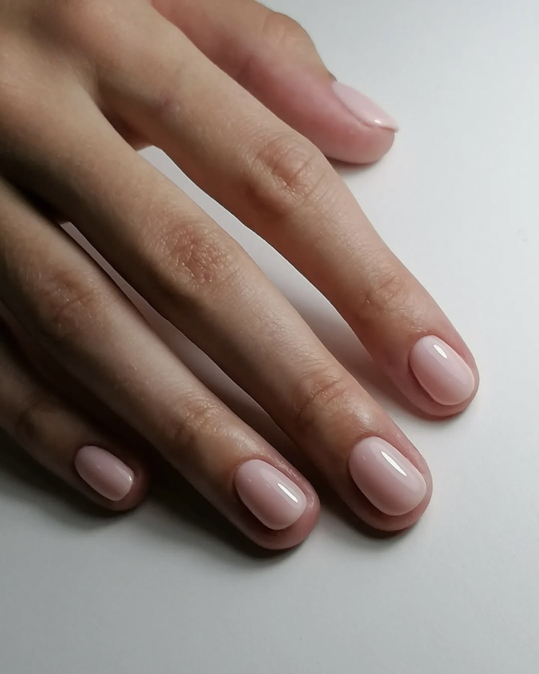 Manikir + gel lak (rubber base) - Miki Nail Care, Beograd Gel lak Nokti Gel lak, Beograd, Banovo brdo