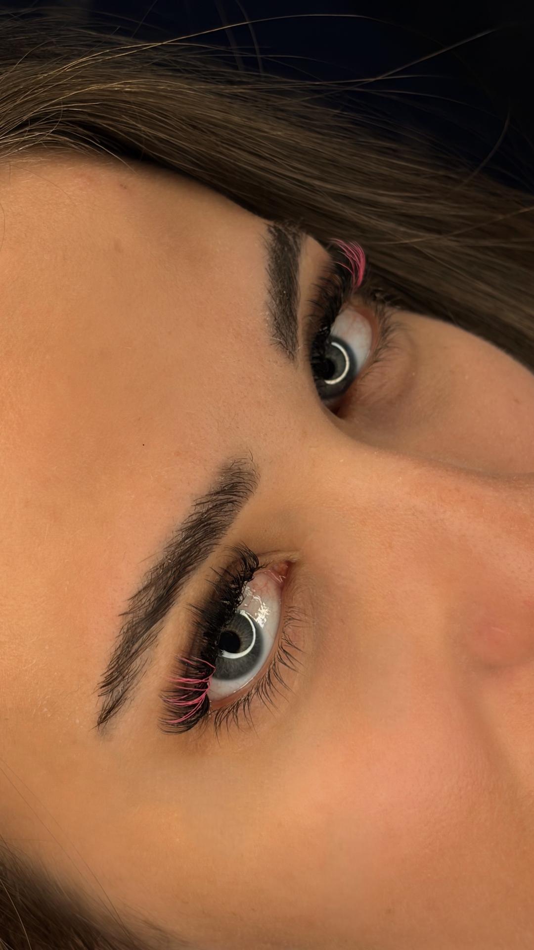 Nadogradnja svilenih trepavica - Volumen - Almari Beauty Concept, Kragujevac Nadogradnja trepavica Lice Nadogradnja trepavica, Kragujevac, Centar