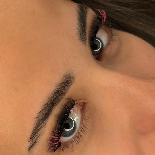 Almari Beauty Concept #kragujevac Nadogradnja trepavica Nadogradnja svilenih trepavica - Volumen