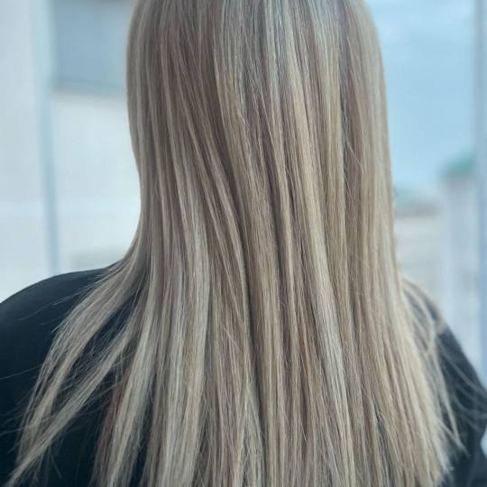 Bibi beauty centar #beograd Pramenovi Pramenovi na foliju u 1 / 2 boje / blanšem + olaplex+ preliv 