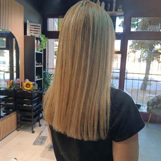 Glamour Luxury Studio 88 #pancevo Nega i ojačavanje kose Tretman za negu oštećene kose - sve duž