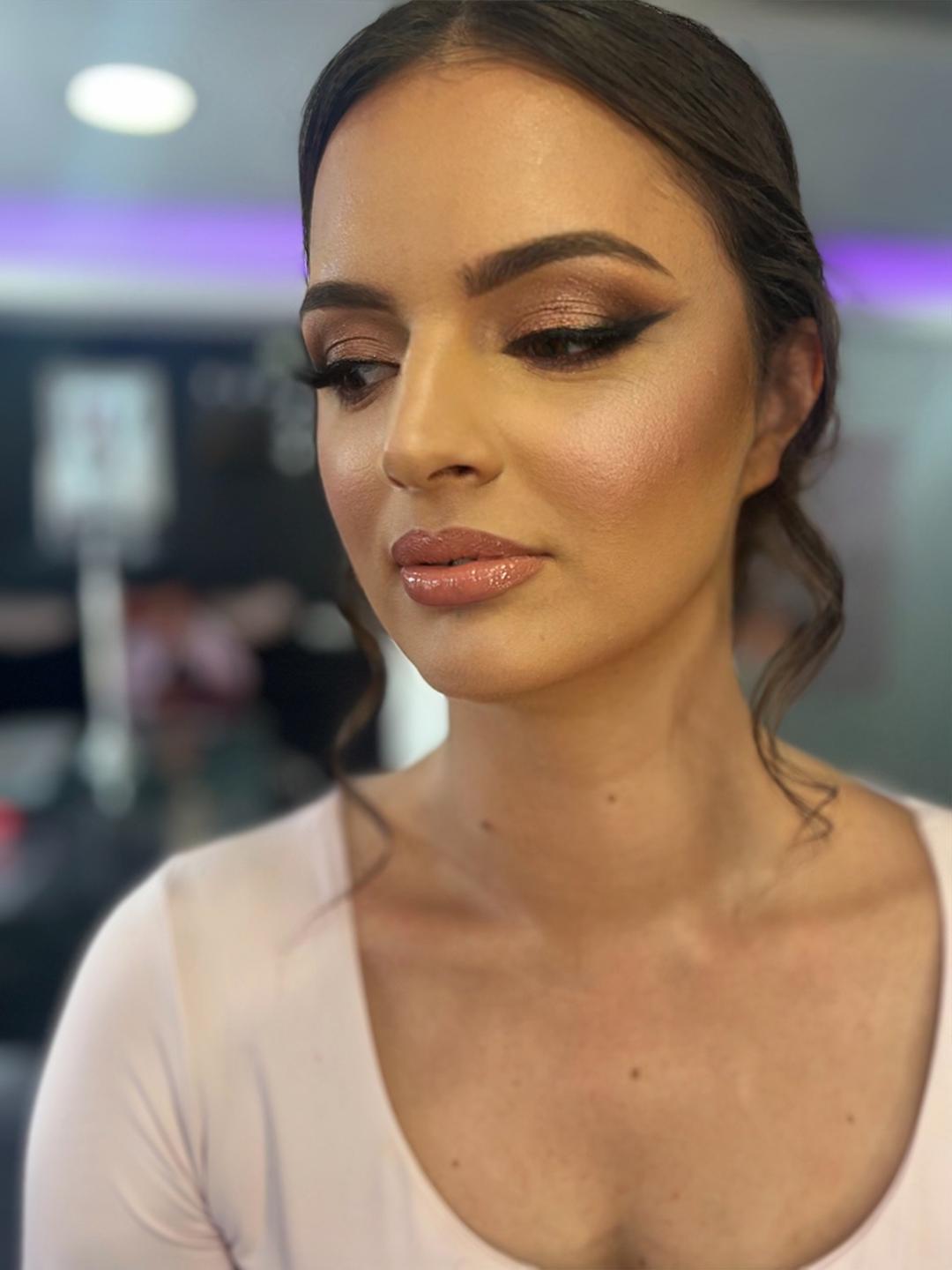 Profesionalno šminkanje - večernja šminka - Just me, Beograd Make-up / šminkanje Lice Make-up / šminkanje, Beograd, Vračar, Čubura, Crveni krst