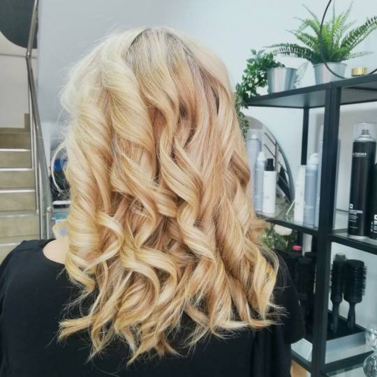 SALON 26 - Dorćol #beograd Feniranje i stilizovanje Feniranje na lokne Feniranje na lokne - kosa sr