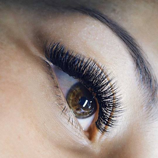 Right Beauty #beograd Nadogradnja trepavica Nadogradnja trepavica - ruski volumen 5D - 8D