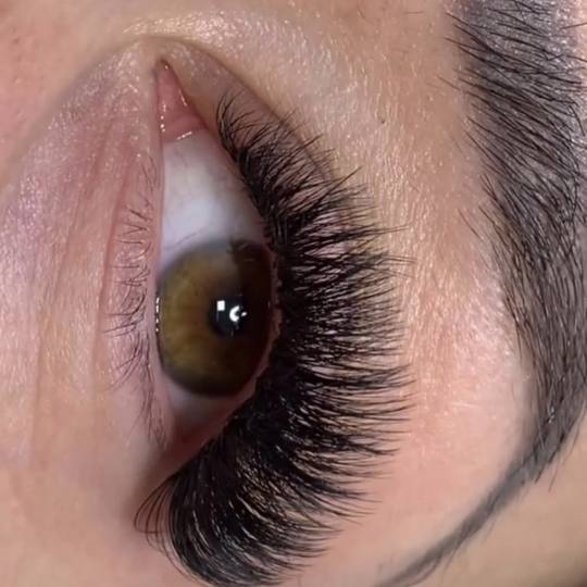 Nini beauty studio #beograd Nadogradnja trepavica Nadogradnja trepavica - ruski volumen