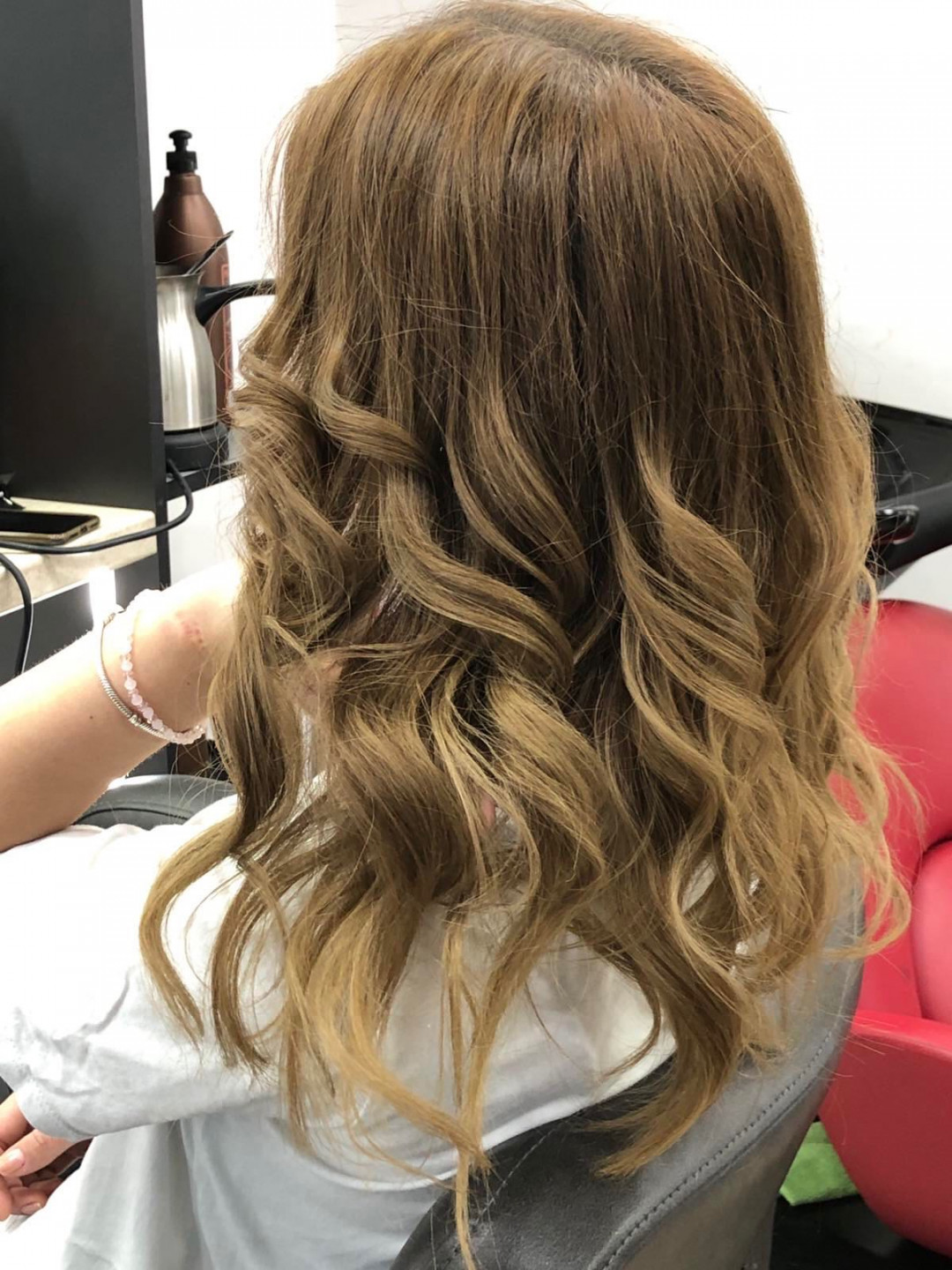 Sandrin Salon #beograd Feniranje i stilizovanje Feniranje na talase - kosa srednje dužine