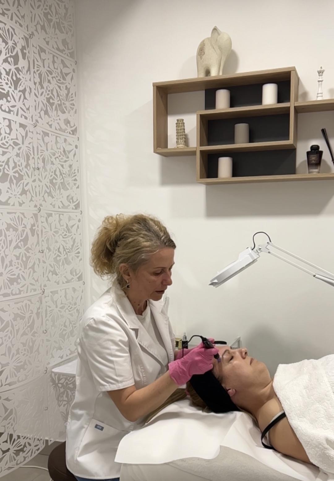 Sandra estetik studio #beograd Dermaroler i dermapen Dermapen tretman lica + vrata + dekoltea + egzozomi