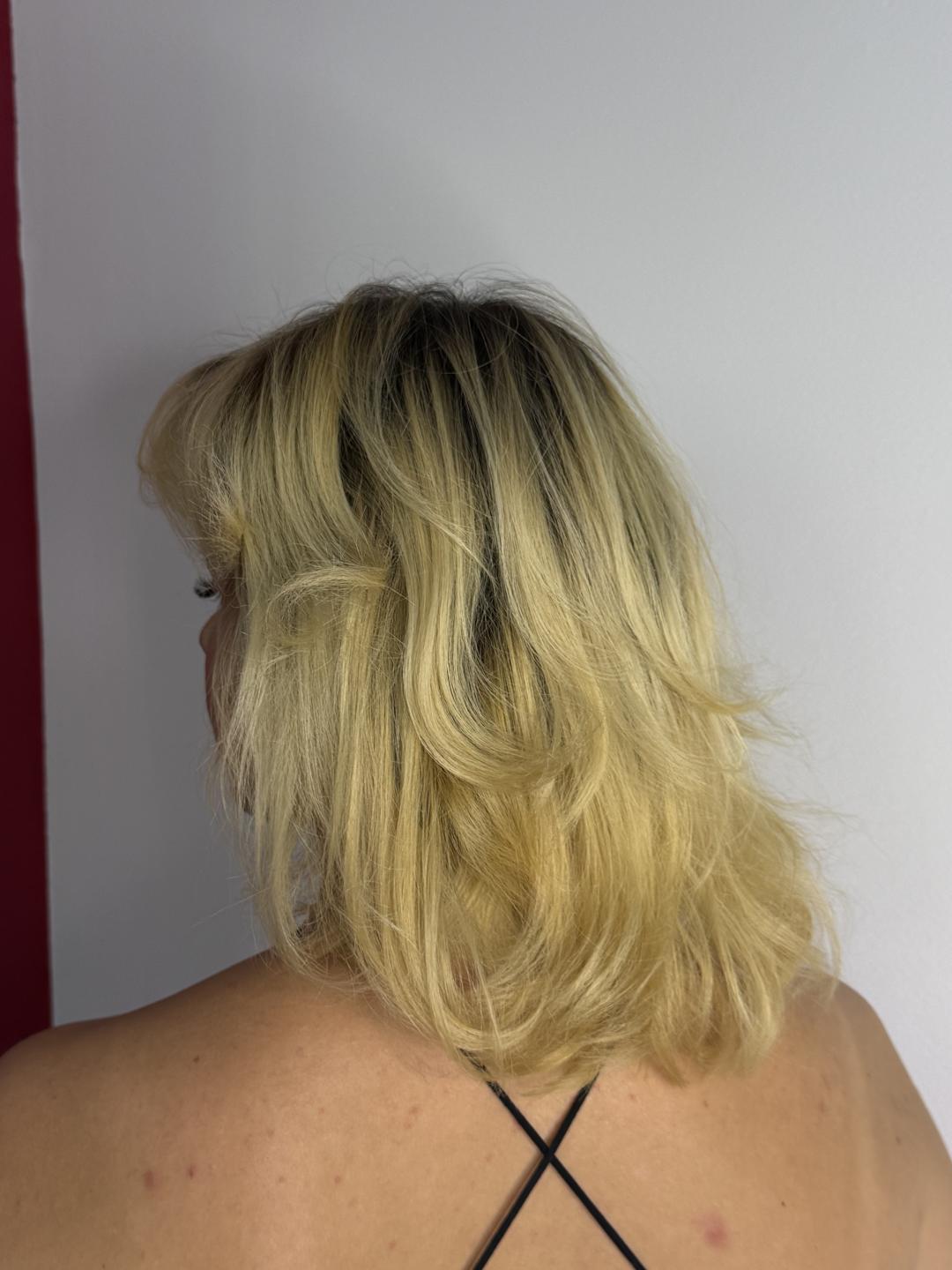Blowout feniranje - kosa srednje dužine - The Mat beauty, Beograd Feniranje i stilizovanje Frizerski saloni Feniranje i stilizovanje, Beograd, Slavija, Autokomanda, Neimar