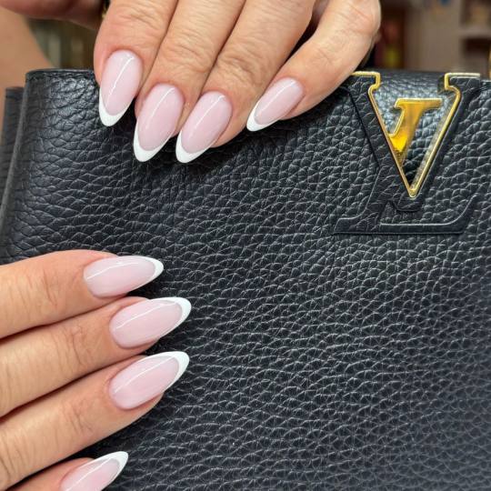 Diamond beauty #beograd Izlivanje noktiju Izlivanje noktiju gelom - M dužina
