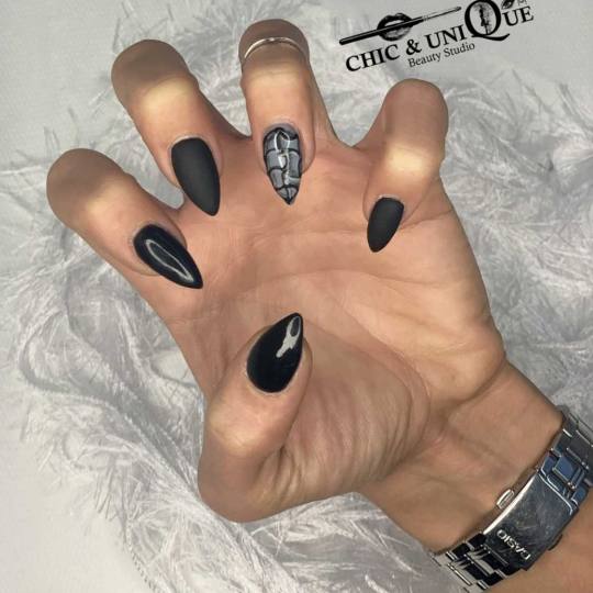 Chic & Unique #beograd Ojačavanje noktiju Korekcija gela Korekcija ojačavanja noktiju gelom Da bi 