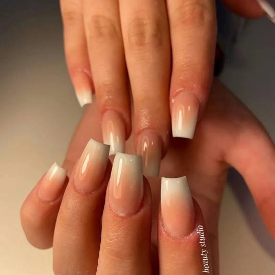 Blush Beauty Studio #beograd Izlivanje noktiju Izlivanje noktiju gelom + gel u boji - S dužina