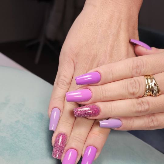 Elegance Touch #beograd Manikir Korekcija/Izlivanje noktiju gelom L dužina + boja/frenč/ombre ✨
