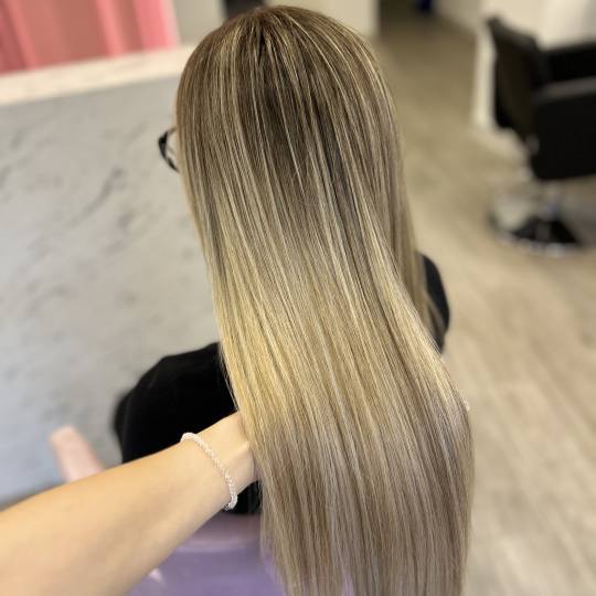 HeliS #beograd Pramenovi Pramenovi na foliju / Balayage + preliv + feniranje - ekstra duga kosa