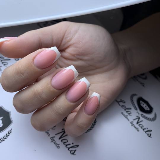 Lela Nails #beograd Izlivanje noktiju Francuski manikir je dizajn od kog tesko ko moze da se umori. 