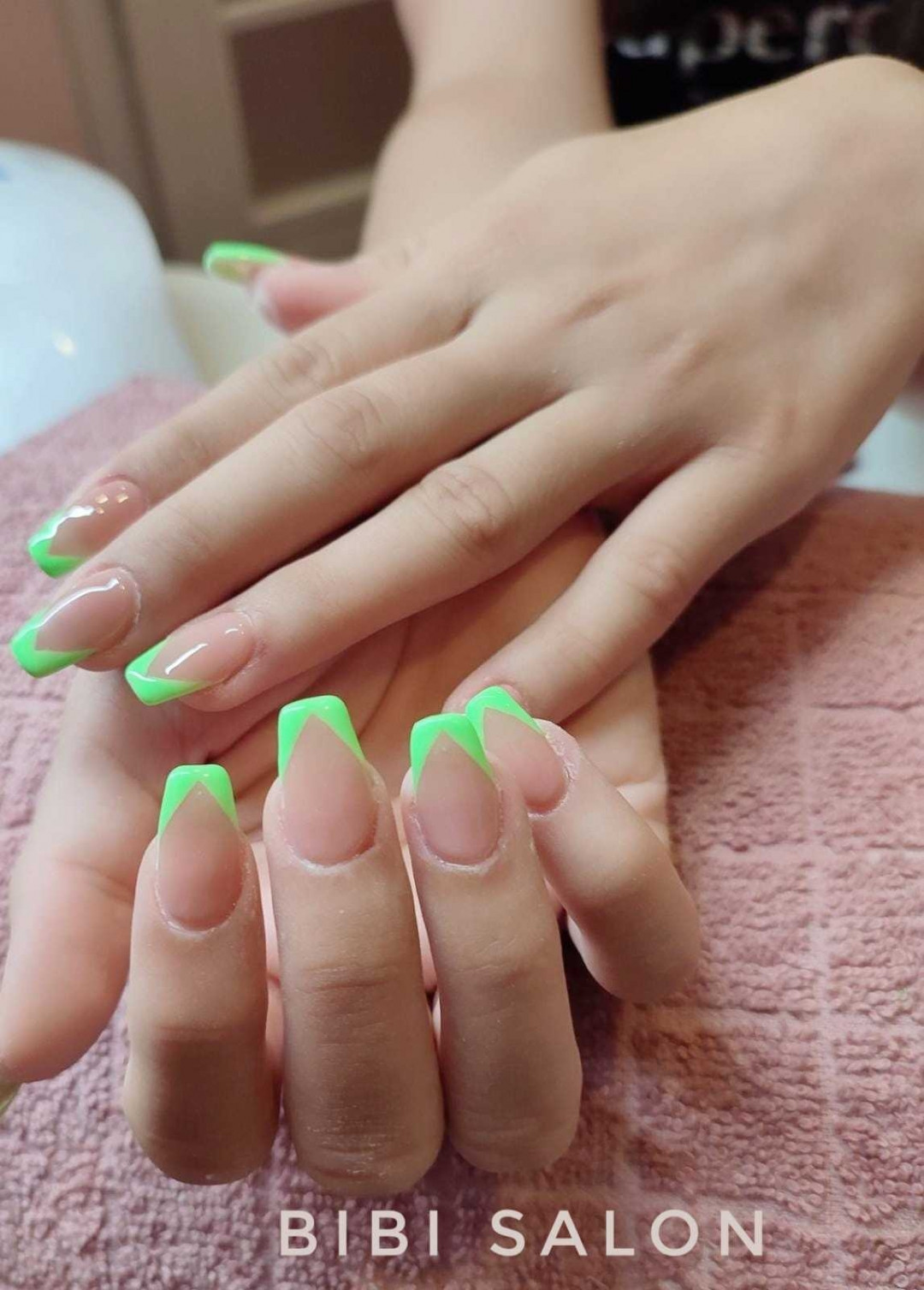 Bibi beauty centar #beograd Izlivanje noktiju Izlivanje noktiju gelom - kratki nokti