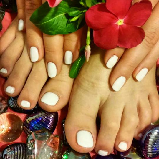 Unique Touch #beograd Estetski pedikir Estetski pedikir + gel lak elegantni, za sve prilike
