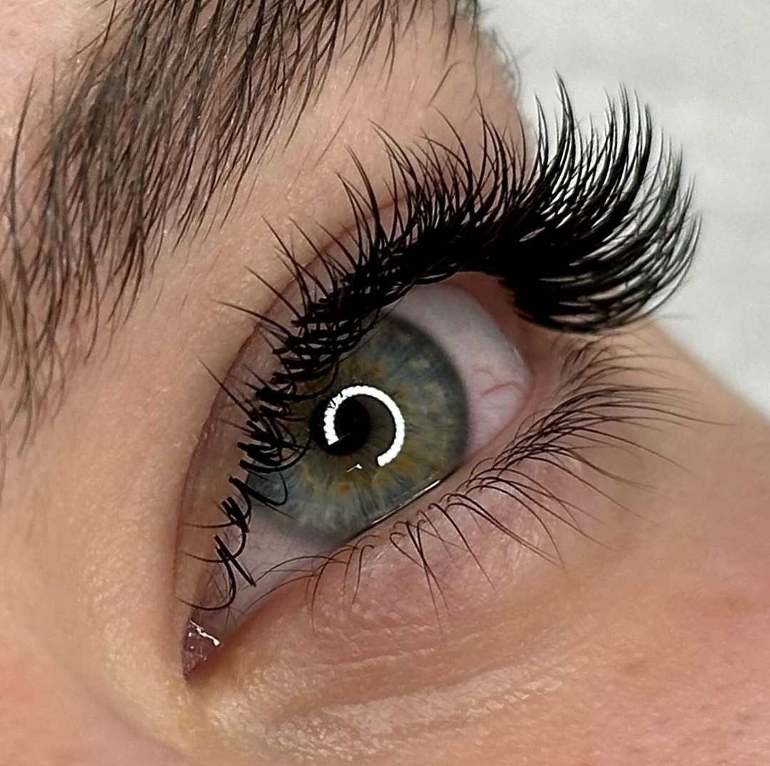 Esthetique Privé #beograd Nadogradnja trepavica Nadogradnja svilenih trepavica - 1 na 1