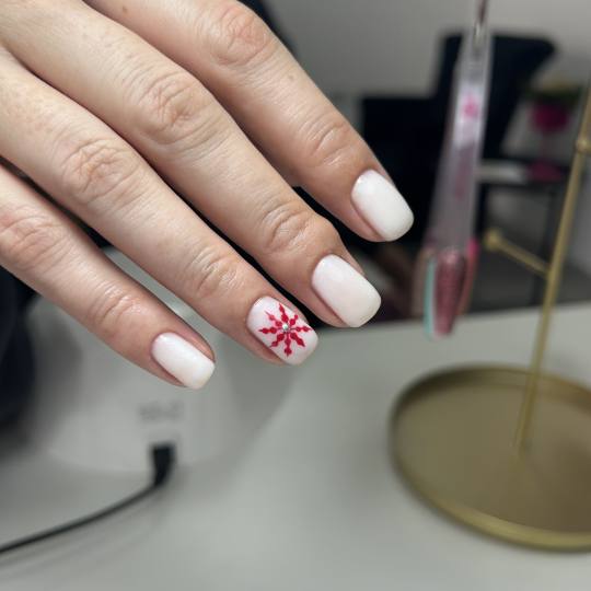 MM manikir i pedikir #beograd Manikir Manikir + gel lak Gel lak sa pahuljicom
