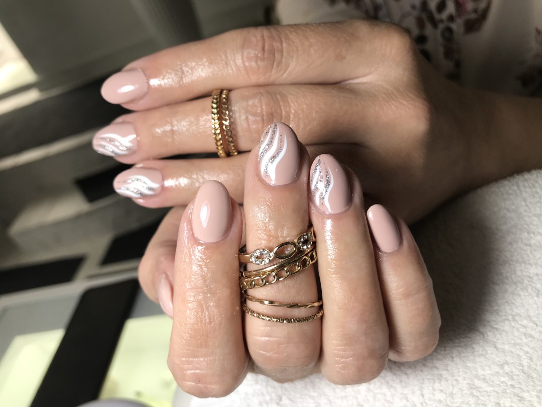 Studio Moldovan #beograd Ukrašavanje noktiju Nail art - jednostavan