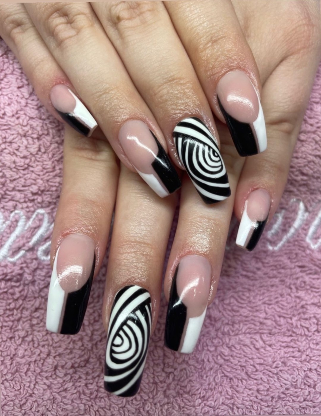 Diamond beauty #beograd Izlivanje noktiju Izlivanje noktiju gelom - S dužina
