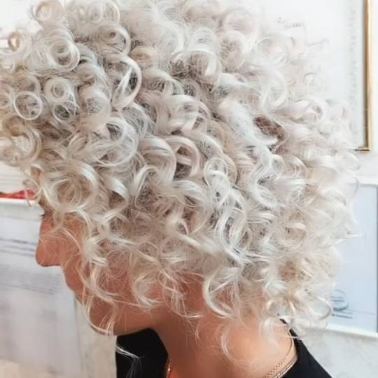 Beauty in Style DM #novisad Nega i ojačavanje kose Afro lokne 1