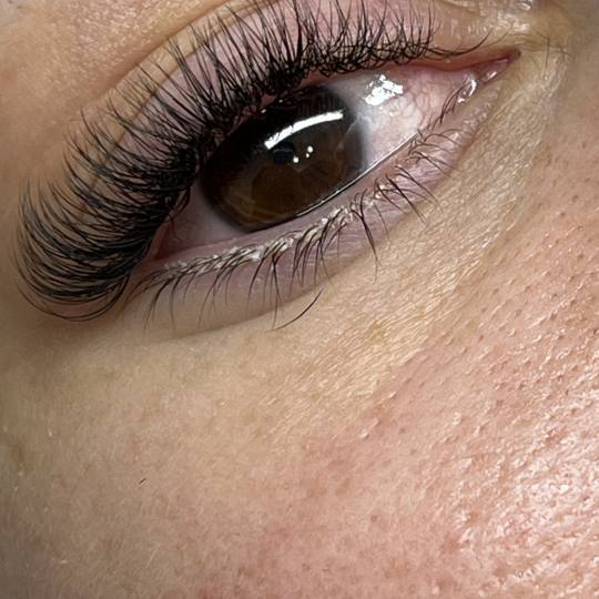 Beauty Studio Asja 2 #novisad Nadogradnja trepavica Nadogradnja trepavica - ruski volumen Volumenska