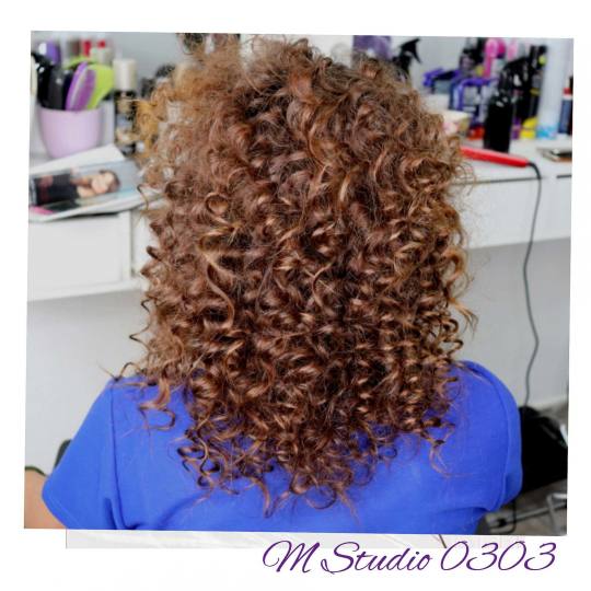 M Studio 0303 #novisad Pletenice, kike, punđe Afro lokne - kosa srednje dužine( podrazumeva dolaza