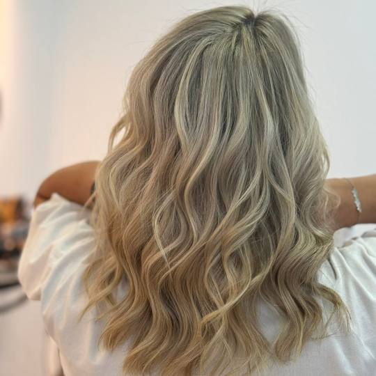 Hair studio mii #beograd Pramenovi Airtouch - kosa srednje dužine