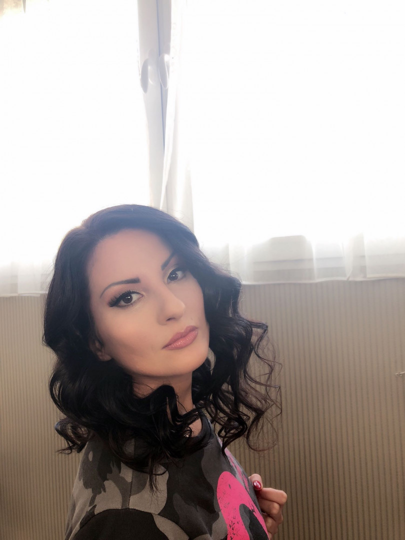Bibi beauty centar #beograd Make-up / šminkanje Profesionalno šminkanje + veštačke trepavice + svečana frizura