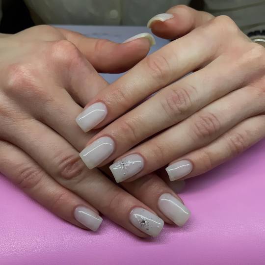 Beauty room Zvezdara #beograd Izlivanje noktiju Korekcija izlivanja noktiju gelom - S dužina